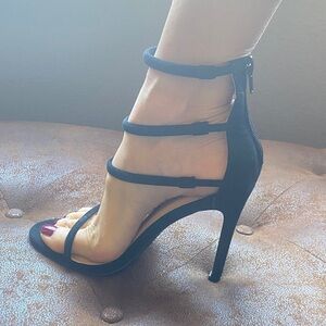 Liliana Black Strappy suede Heels New WO tags.